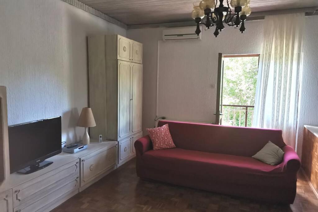 Apartment Sanja Near The Sea, Spacious And Green :) Pula Exteriör bild