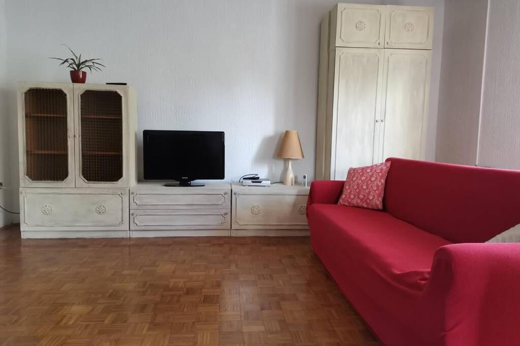 Apartment Sanja Near The Sea, Spacious And Green :) Pula Exteriör bild