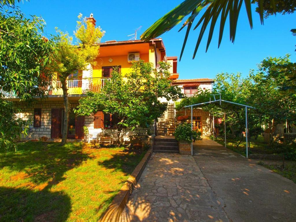 Apartment Sanja Near The Sea, Spacious And Green :) Pula Exteriör bild